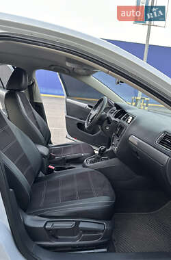 Седан Volkswagen Jetta 2016 в 