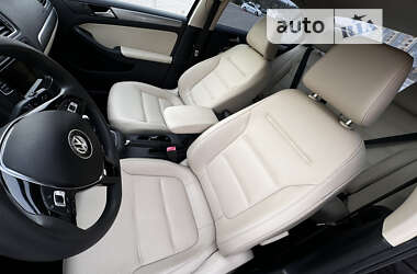 Седан Volkswagen Jetta 2017 в 