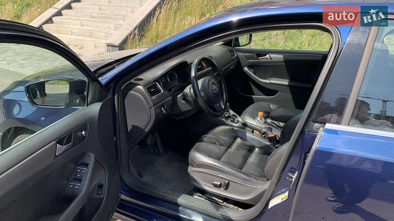 Седан Volkswagen Jetta 2014 в Киеве