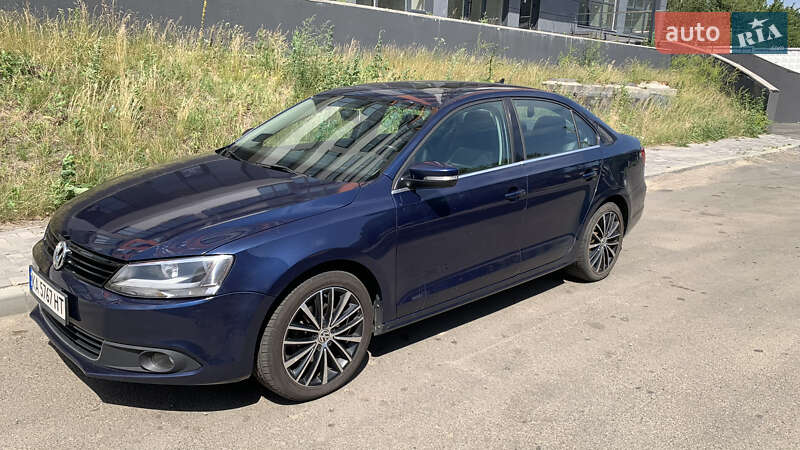 Седан Volkswagen Jetta 2014 в Киеве