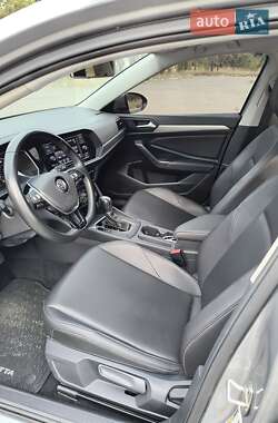 Седан Volkswagen Jetta 2019 в Днепре