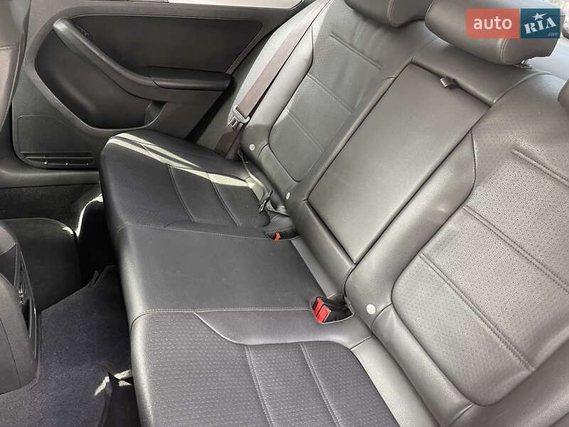 Седан Volkswagen Jetta 2012 в Дубні