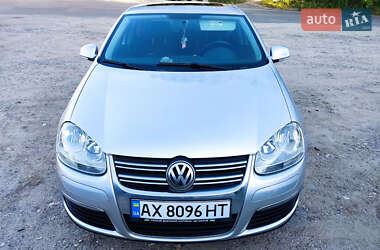 Седан Volkswagen Jetta 2010 в 