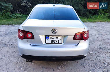Седан Volkswagen Jetta 2010 в 