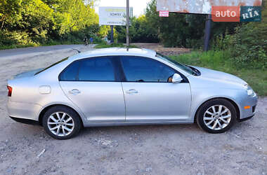 Седан Volkswagen Jetta 2010 в 