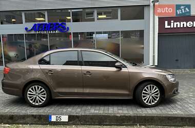 Седан Volkswagen Jetta 2012 в 