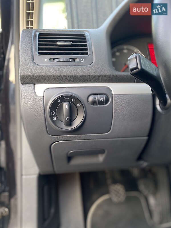 Седан Volkswagen Jetta 2008 в Володимирці