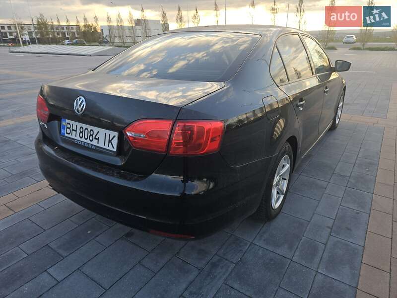 Седан Volkswagen Jetta 2013 в Одесі