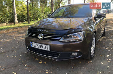 Седан Volkswagen Jetta 2011 в Чернівцях