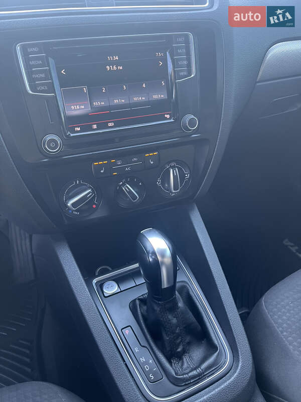 Седан Volkswagen Jetta 2016 в Кривому Розі