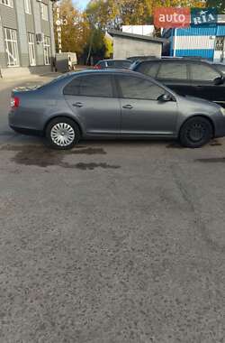 Седан Volkswagen Jetta 2005 в 