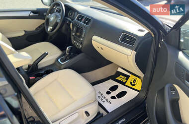 Седан Volkswagen Jetta 2013 в 