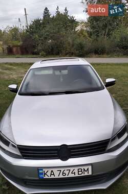 Седан Volkswagen Jetta 2011 в Вишневом