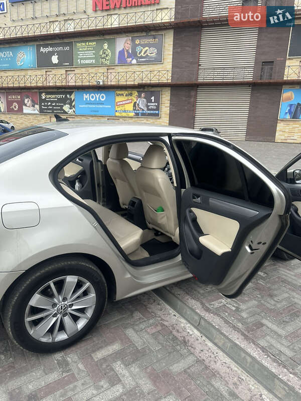Седан Volkswagen Jetta 2014 в Харькове