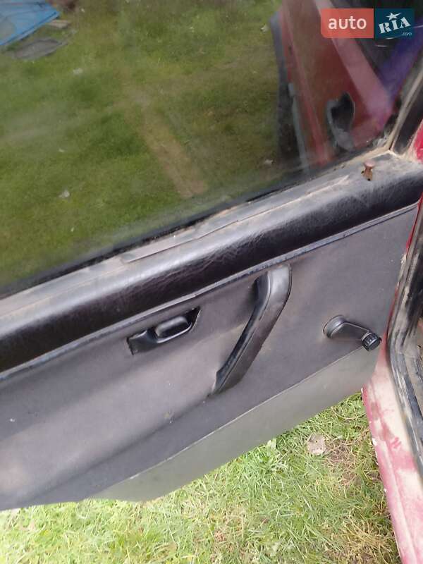 Седан Volkswagen Jetta 1989 в Вижниці