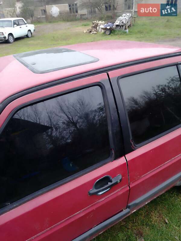 Седан Volkswagen Jetta 1989 в Вижниці