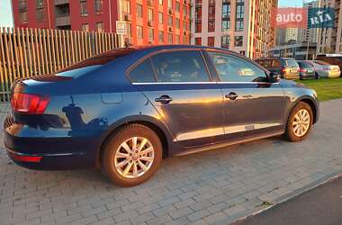 Седан Volkswagen Jetta 2014 в 
