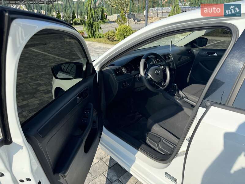 Седан Volkswagen Jetta 2016 в Львове