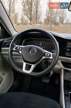 Седан Volkswagen Jetta 2018 в 