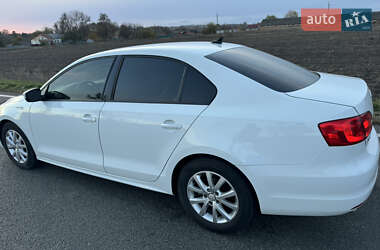 Седан Volkswagen Jetta 2014 в Ромнах