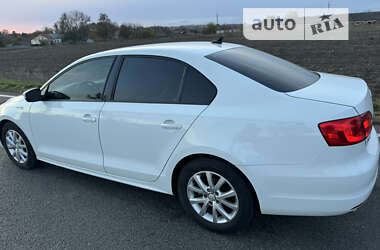 Седан Volkswagen Jetta 2014 в Ромнах