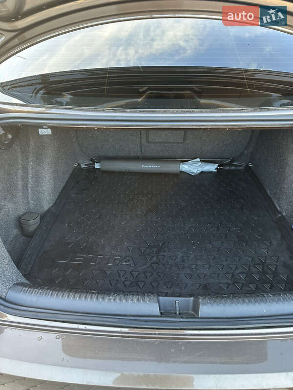 Седан Volkswagen Jetta 2014 в Львові фото 10 Седан Volkswagen Jetta 2014 в Львові
