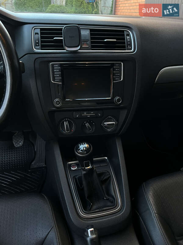 Седан Volkswagen Jetta 2017 в Луцьку