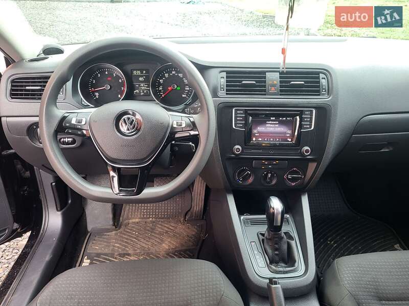 Седан Volkswagen Jetta 2015 в Перечині