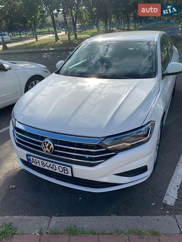 Седан Volkswagen Jetta 2018 в 