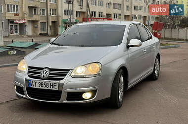 Седан Volkswagen Jetta 2010 в Надвірній