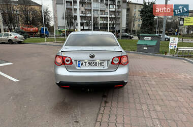 Седан Volkswagen Jetta 2010 в Надвірній