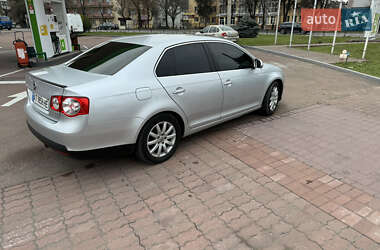 Седан Volkswagen Jetta 2010 в Надвірній