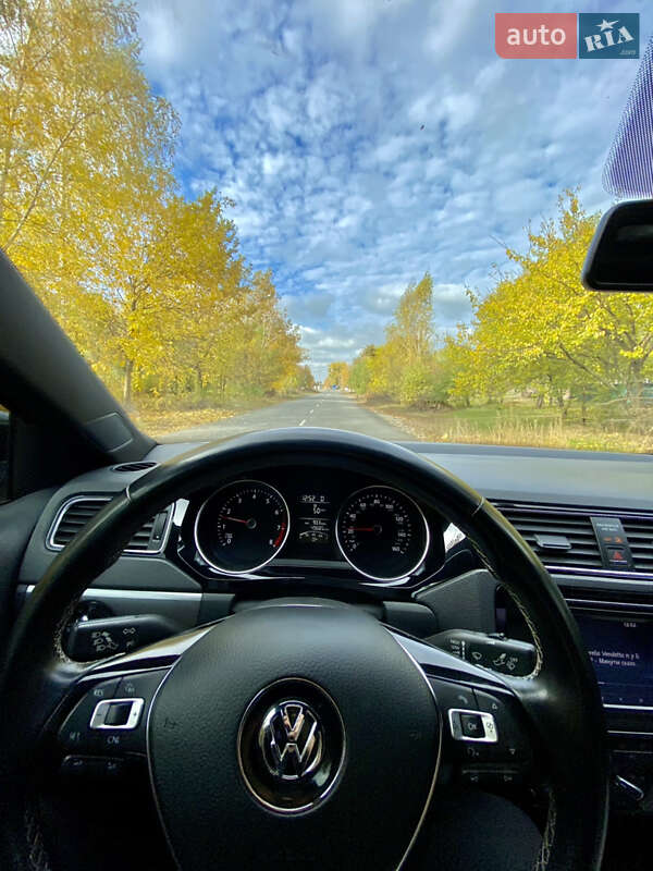 Седан Volkswagen Jetta 2016 в Сумах