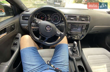 Седан Volkswagen Jetta 2016 в 