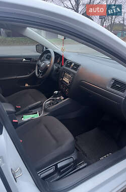 Седан Volkswagen Jetta 2015 в 