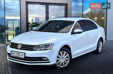 Седан Volkswagen Jetta 2015 в Днепре