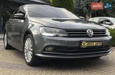 Седан Volkswagen Jetta 2015 в Львові