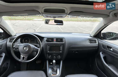 Седан Volkswagen Jetta 2011 в 
