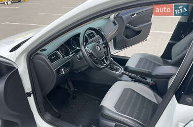 Седан Volkswagen Jetta 2016 в 