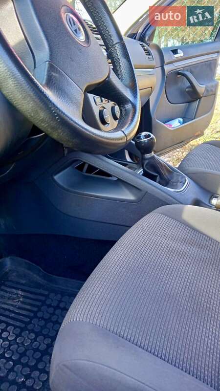 Седан Volkswagen Jetta 2006 в Надворной