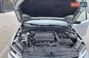 Седан Volkswagen Jetta 2015 в 