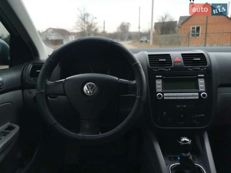 Седан Volkswagen Jetta 2006 в Києві