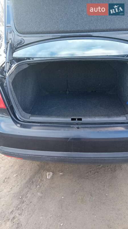 Седан Volkswagen Jetta 2006 в Надворной