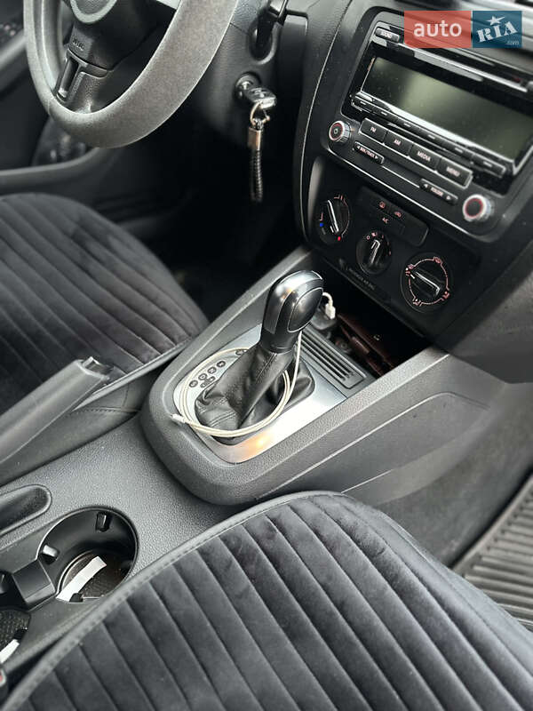 Седан Volkswagen Jetta 2013 в Кіцмані фото 9 Седан Volkswagen Jetta 2013 в Кіцмані