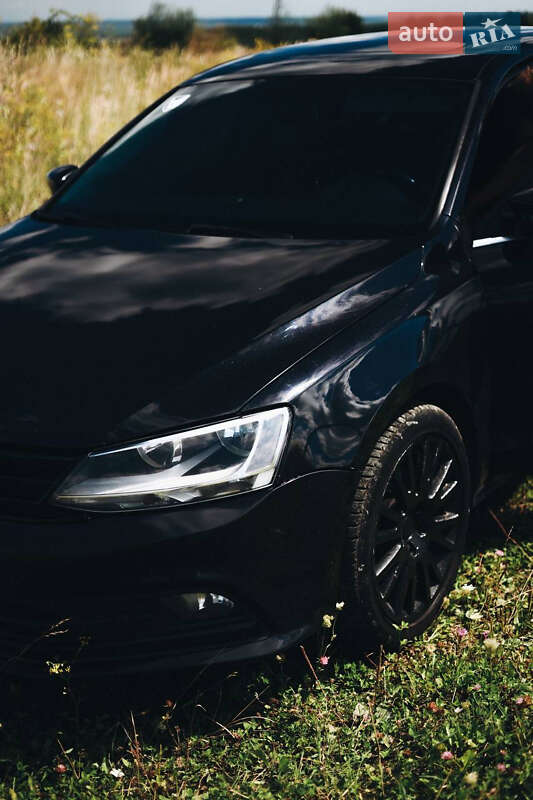 Седан Volkswagen Jetta 2014 в Львові