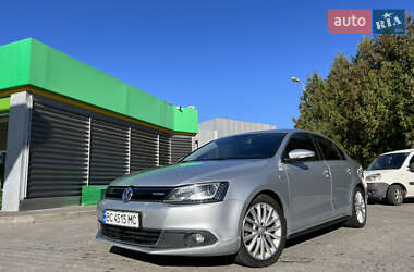 Седан Volkswagen Jetta 2013 в Львові