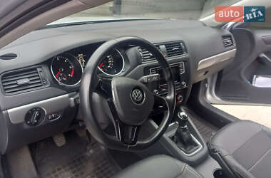 Седан Volkswagen Jetta 2016 в 