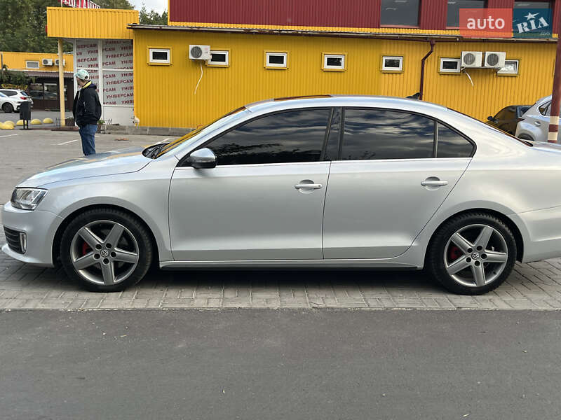 Седан Volkswagen Jetta 2012 в Запоріжжі