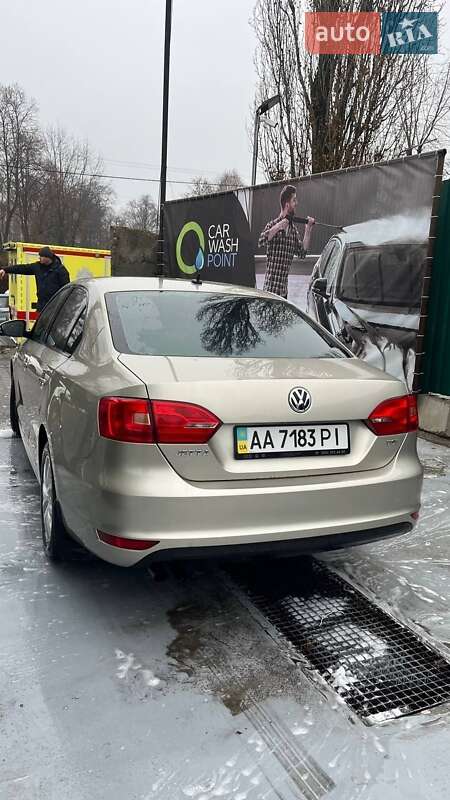 Седан Volkswagen Jetta 2013 в Києві