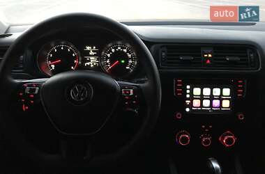 Седан Volkswagen Jetta 2016 в Львові